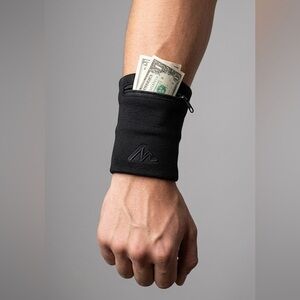 NWOT Newzill zippered sports band, wallet